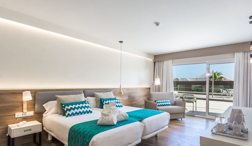 JUNIOR SUITE SUPERIOR 2 ADULTOS + 1 NIÑO
