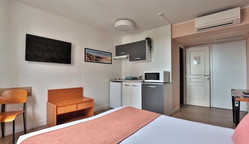 Habitación doble, cocina básica