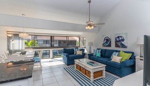 Apartamento, 6 habitaciones, vistas al patio (Entire apartment, 2 Bathrooms)