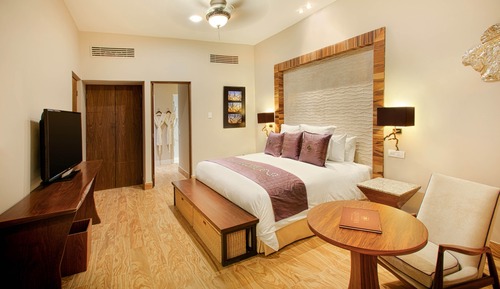 Suite, vistas al mar, en una planta alta ( with butler service)
