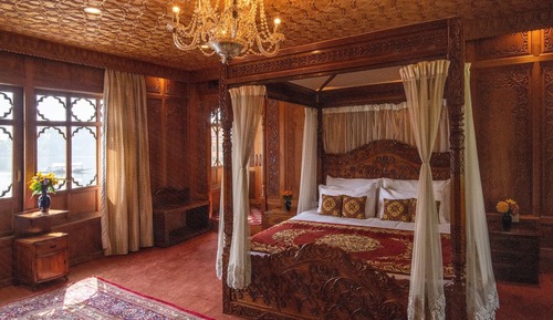 Suite (Shamah)