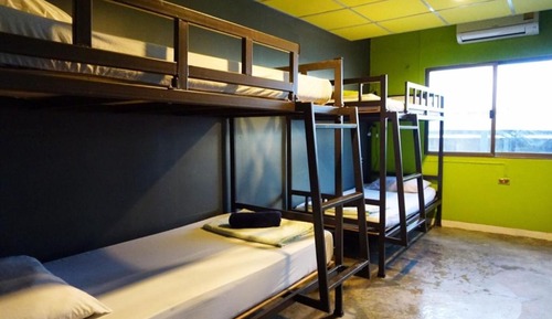 Dormitorio compartido, solo para hombres