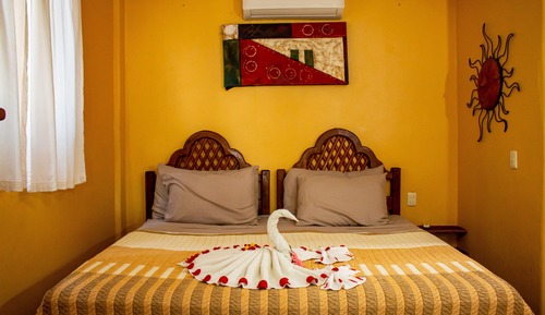 Habitación doble, varias camas, vistas al jardín