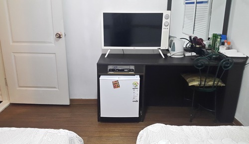 Twin Room, Mountain View (YouTube & Netflix available using personal account)