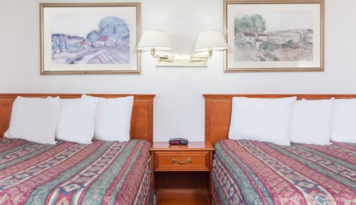 Habitación doble, 2 camas de matrimonio, frigorífico y microondas