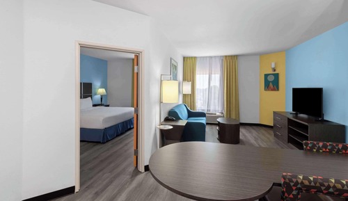 Suite estudio, 1 cama de matrimonio grande, no fumadores (Mobility/Hearing, Tub w/ Grab Bars)