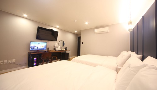 Habitación Business con 2 camas individuales, 2 camas de matrimonio