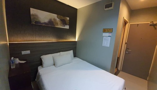 Habitación, sin ventanas (Queen)