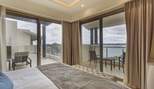 Luxury Penthouse One bedroom suite Ocean view terrace jacuzi Diamond Club