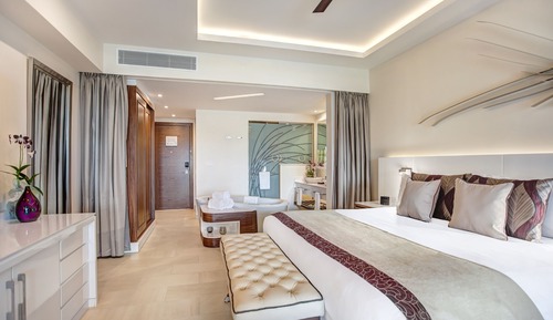 Luxury Junior Suite swim out Diamond Club