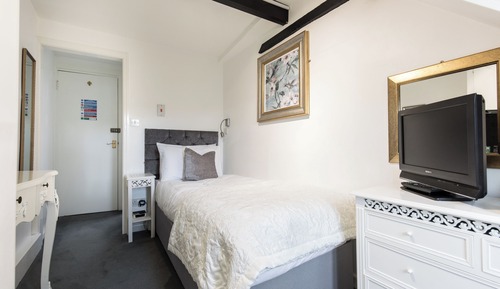 Habitación individual, baño privado, vistas al jardín (Room 10)