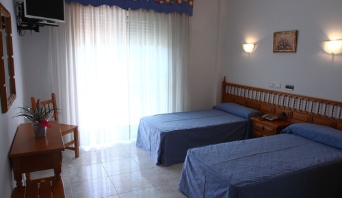 Habitación con 2 camas individuales
