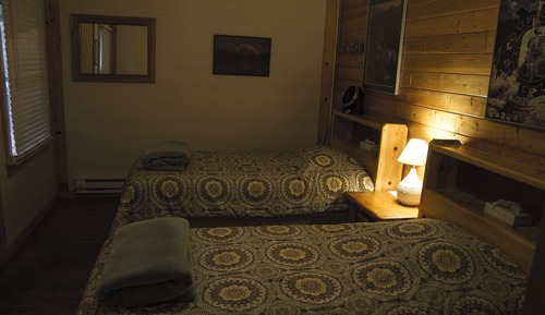 Habitación básica con 2 camas individuales, 2 camas individuales