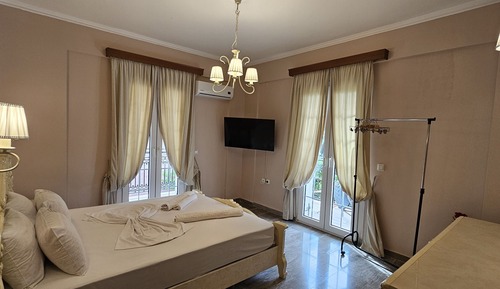 Suite clásica, 1 habitación, vistas parciales al mar