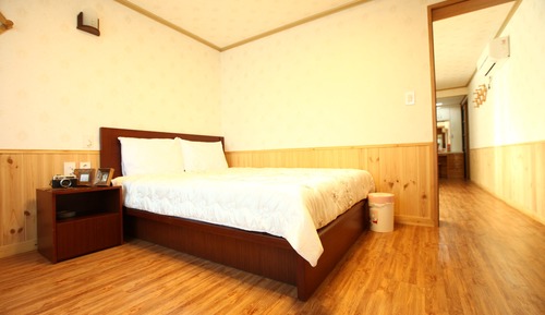 Suite Family Room