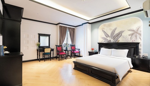 Suite with City view