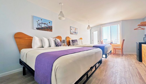 Habitación Deluxe doble, 2 camas de matrimonio, balcón, vistas parciales al mar