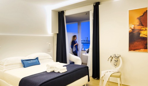 Habitación doble, balcón, frente a la playa