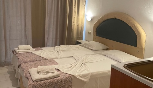 Habitación con 2 camas individuales