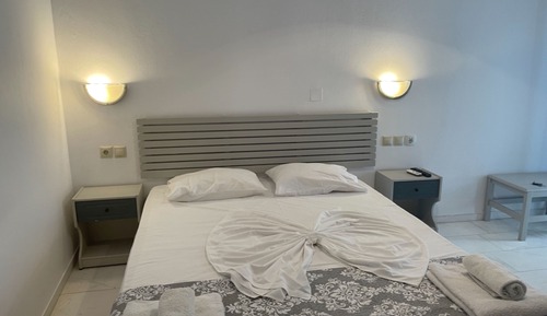 Estudio básico, 1 cama doble