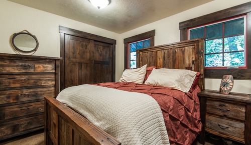 Cabaña romántica, 2 habitaciones, vistas al río, junto a la montaña