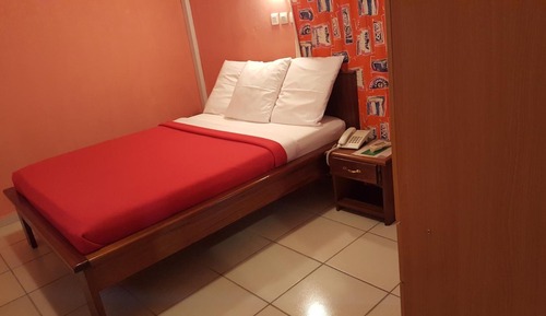 Habitación estándar doble de uso individual, 1 cama de matrimonio, no fumadores, vistas al patio
