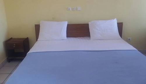 Habitación individual estándar, 1 cama de matrimonio, no fumadores, vistas al patio