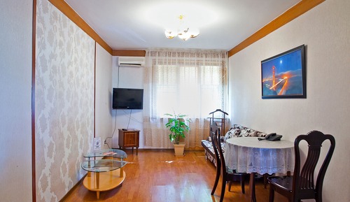 Estudio económico (Zheltoksan Street 74)