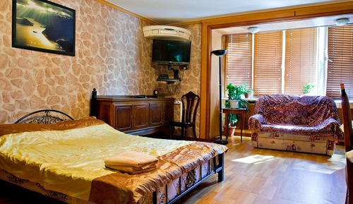 Estudio tradicional (Zhibek Zholy Street 103)