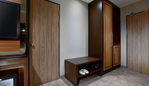 Suite (Aston)