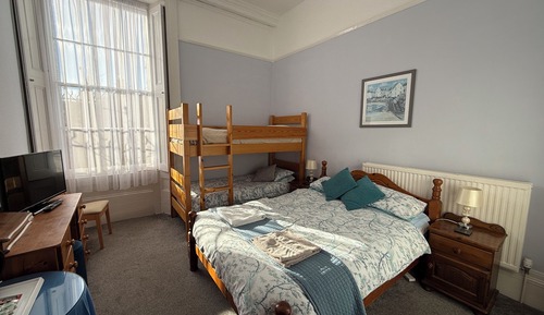 Suite estándar, baño privado (Double and Bunk)