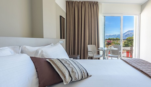 Habitación estándar con 1 cama doble o 2 individuales, vistas a la montaña