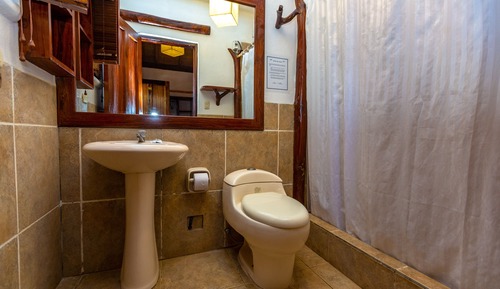Double Queen Bed, garden view, air condition, tv and frigobar. 