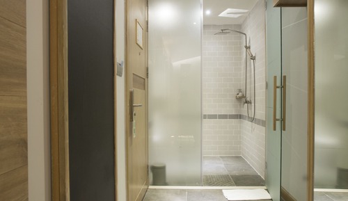 Habitación doble, 1 cama de matrimonio, sin ventanas