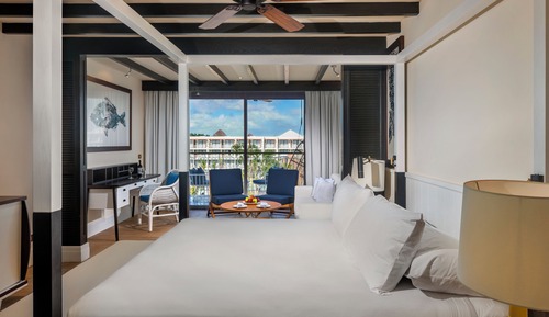 Habitación junior, vistas a la piscina (suite)