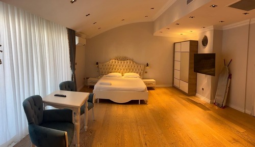 Queen Room