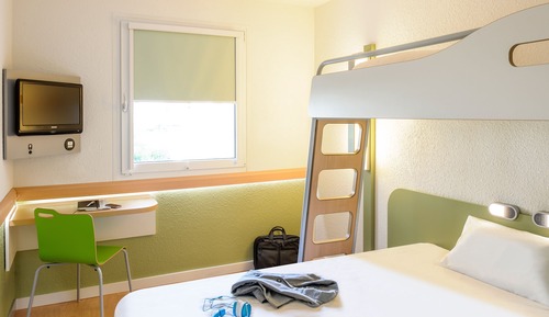 Habitación estándar (one double bed and one single bed)