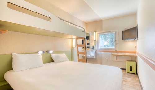 Habitación triple, varias camas