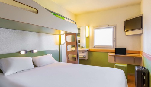 Habitación triple, varias camas