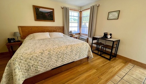 Estudio clásico, 1 cama de matrimonio grande, cocina básica