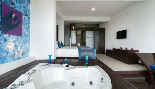 Luxury Mountain View Suite with Jacuzzi - 10% off on Cocktails & Selected Wines, Steam Room & Sauna