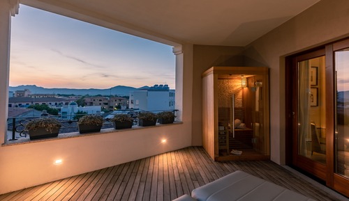 Luxury Suite, with hot tub and sauna