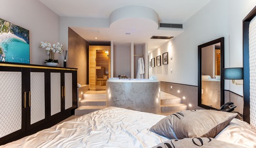 Family Suite, with hot tub and sauna