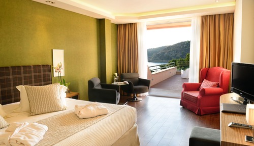 Royal suite, Outdoor heated hot tub, Sea view