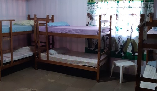 Dormitorio compartido, baño compartido (5 camas )