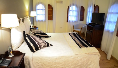 Habitación con 1 cama doble o 2 individuales, vistas a la montaña