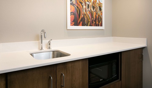 Estudio, 2 camas de matrimonio, frigorífico y microondas (Wet bar)