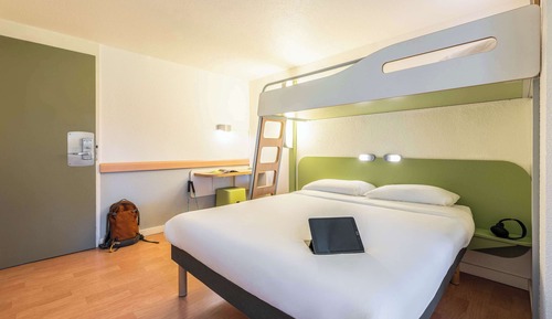 Habitación triple, varias camas