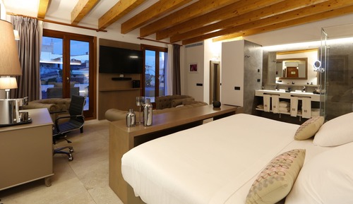 Suite (Sky, 3 people)