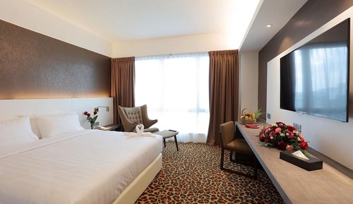 Suite (Silver)